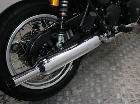Triumph Bonneville 865 DR 125 SZ 17