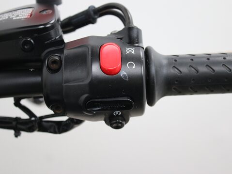 Triumph Bonneville 865 DR 125 SZ 25