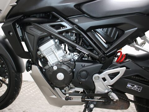 Honda CB125R CBF 125 NA-J 23