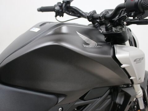 Honda CB125R CBF 125 NA-J 17