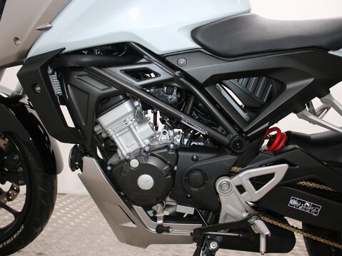 Honda CB125R CBF 125 NA-J 18