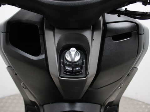 Yamaha Nmax 125 GPD125-A ABS 18