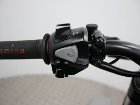 Honda CB125R CBF 125 NA-J 23