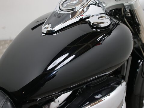 Suzuki Intruder 800 VL 800 K7 26