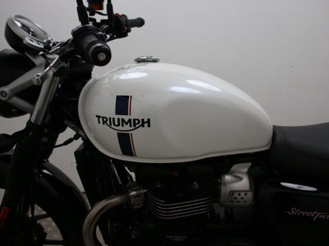 Triumph Street Twin BONNEVILLE STREET TWIN 28