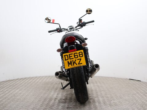 Triumph Street Twin BONNEVILLE STREET TWIN 11