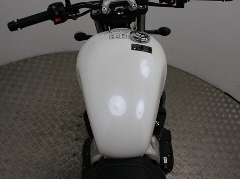 Triumph Street Twin BONNEVILLE STREET TWIN 25