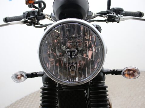 Triumph Street Twin BONNEVILLE STREET TWIN 22