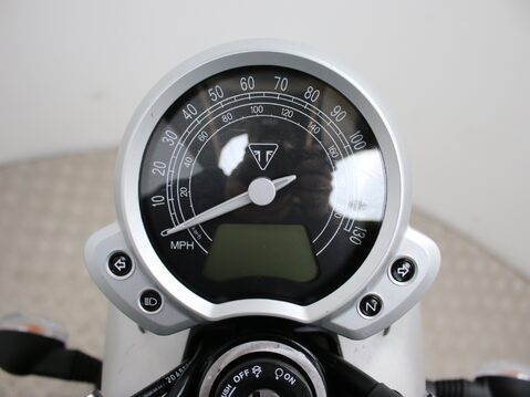 Triumph Street Twin BONNEVILLE STREET TWIN 15
