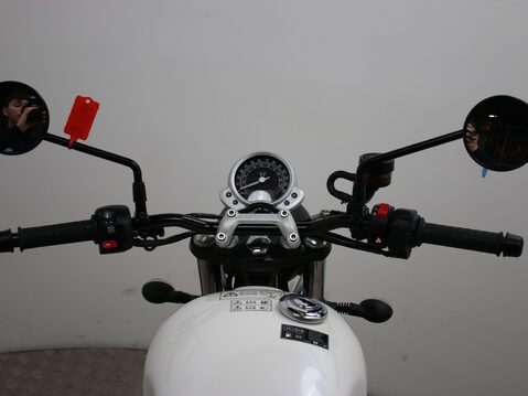 Triumph Street Twin BONNEVILLE STREET TWIN 14