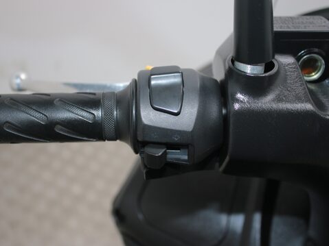 Suzuki Burgman 200 UH 200 AL7 35