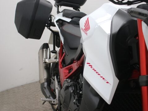 Honda CB CB 750 HORNET A-P 26