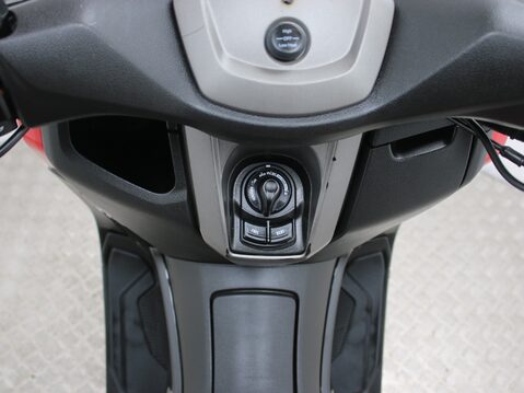Yamaha Nmax 125 GPD125-A ABS 22