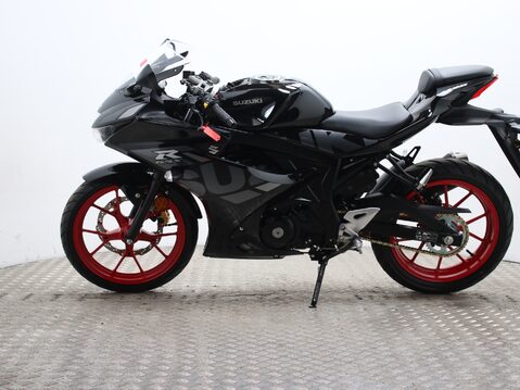 Suzuki GSX GSXR 125 RLX M3 8