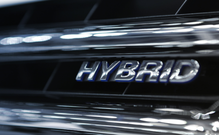 What's the difference between electric and hybrid cars?