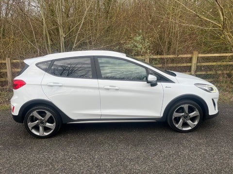 Ford Fiesta ACTIVE X 3