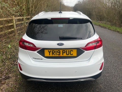 Ford Fiesta ACTIVE X 5
