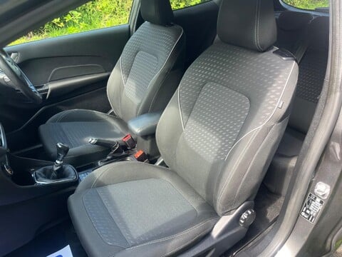 Ford Fiesta TITANIUM 17