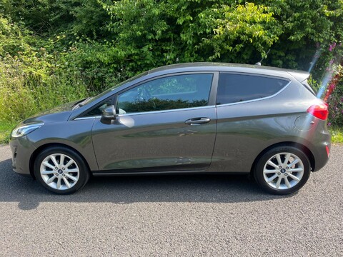 Ford Fiesta TITANIUM 12