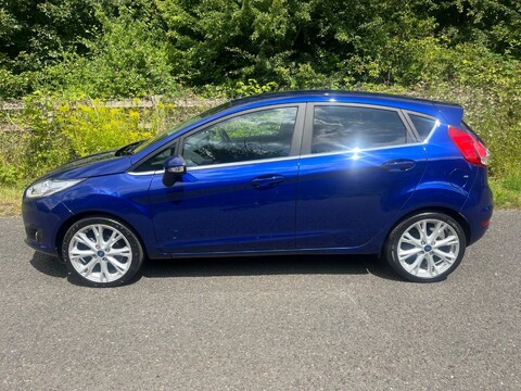 Ford Fiesta TITANIUM 12