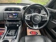 Jaguar XE R-SPORT 2