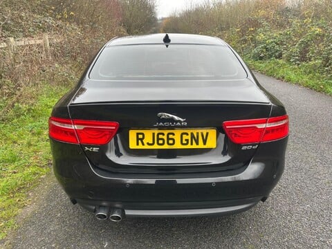 Jaguar XE R-SPORT 8