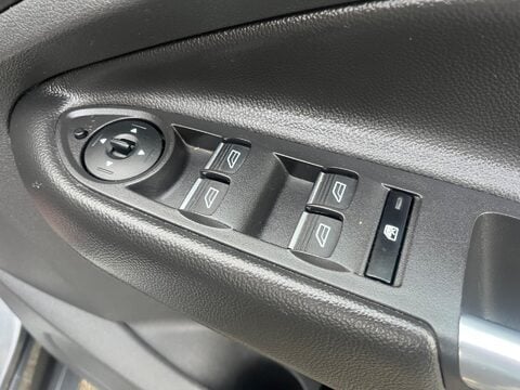 Ford Kuga ST-LINE 26