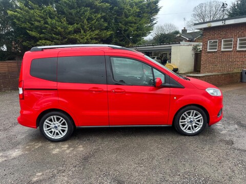 Ford Tourneo Courier TITANIUM 5