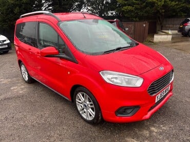 Ford Tourneo Courier TITANIUM