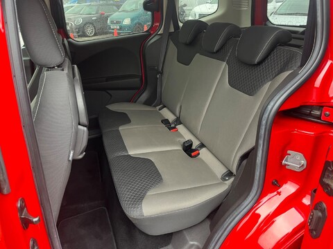 Ford Tourneo Courier TITANIUM 15