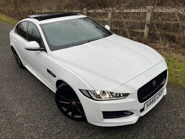 Jaguar XE D R-SPORT