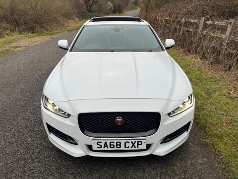 Jaguar XE D R-SPORT 10