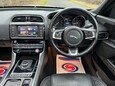 Jaguar XE D R-SPORT 16