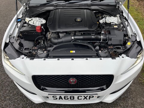 Jaguar XE D R-SPORT 30