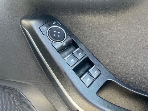 Ford Fiesta ACTIVE 1 24