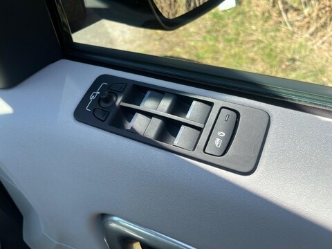 Land Rover Discovery Sport TD4 HSE 26