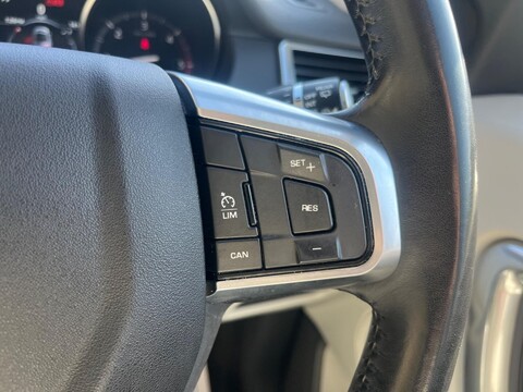 Land Rover Discovery Sport TD4 HSE 29