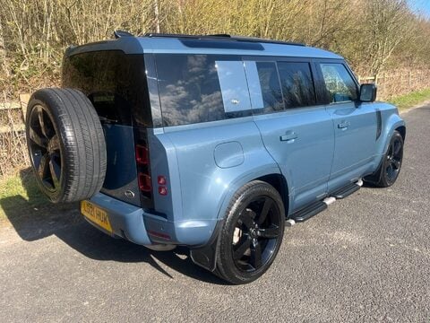 Land Rover Defender S 8