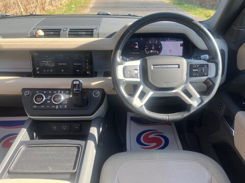 Land Rover Defender S 17