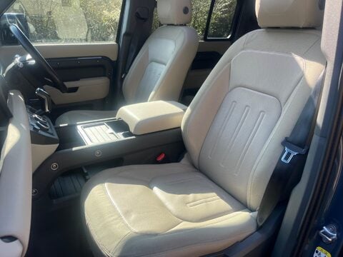 Land Rover Defender S 22