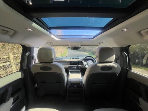 Land Rover Defender S 25