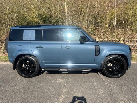 Land Rover Defender S 7