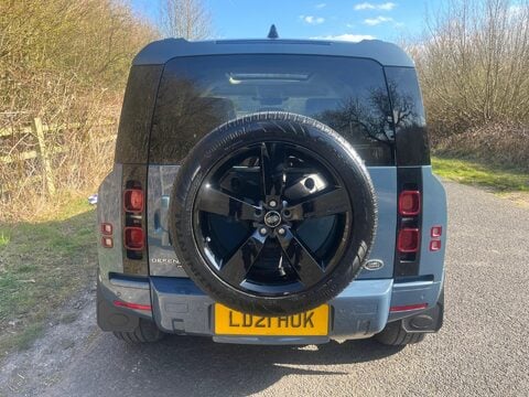 Land Rover Defender S 11