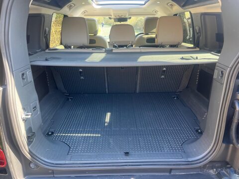 Land Rover Defender S 28
