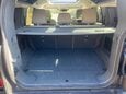 Land Rover Defender S 28