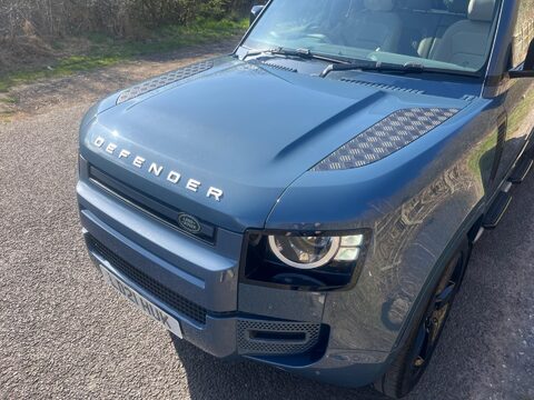 Land Rover Defender S 4