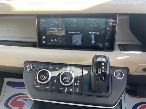 Land Rover Defender S 18