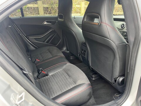 Mercedes-Benz CLA Class CLA220 CDI AMG SPORT 21