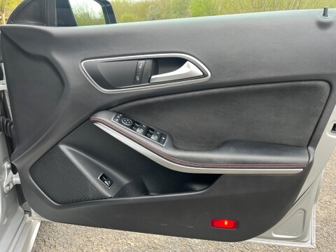 Mercedes-Benz CLA Class CLA220 CDI AMG SPORT 28