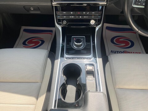 Jaguar XE GTDI R-SPORT 15